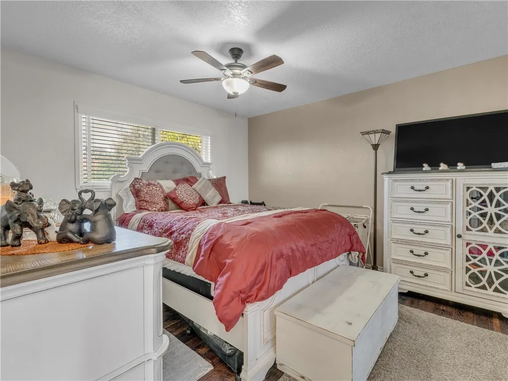 714 Appleton Road, Simi Valley, California 93065 home-pic-22